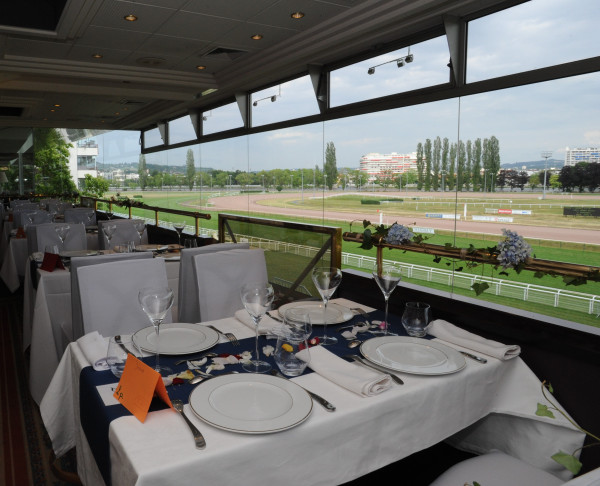 Restaurant panoramique Le V - Hippodrome de Vichy-Bellerive